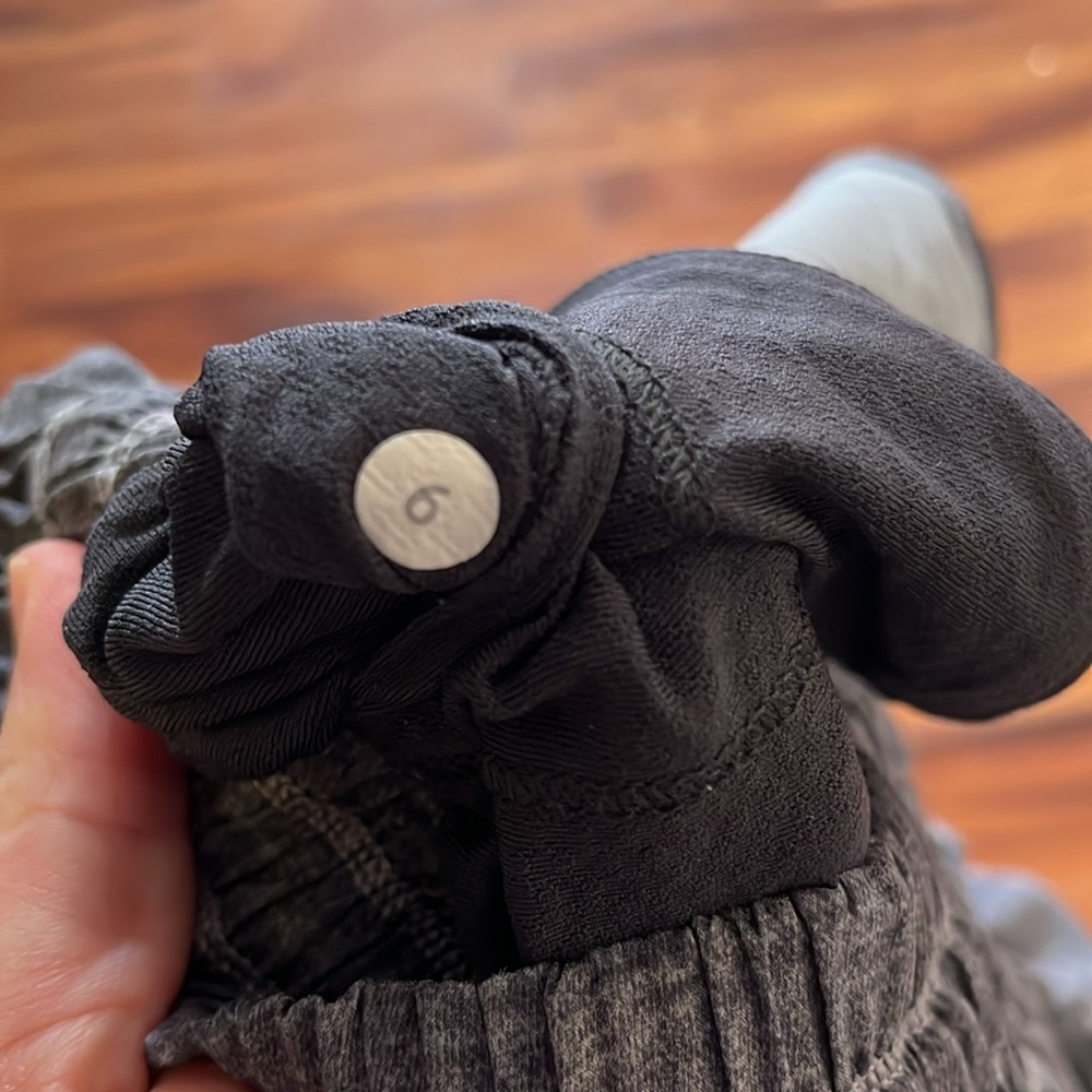 Lululemon Hotty Hot Shorts Grey Size 6 - Picture 6 of 6